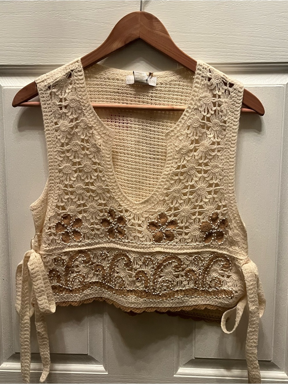 NWT HOUSE OF HARLOW 1960 WOMEN'S FLORAL EMBROIDERED SIDE TIE VEST- ONE SIZE